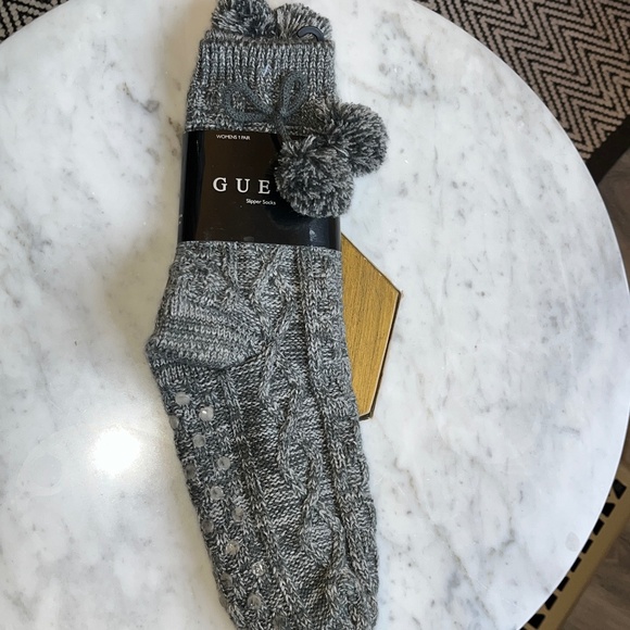 Guess TV/reading socks, cozy, green & white, with pom-poms. - Picture 6 of 7